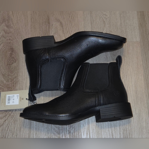 Ariat Men's Booker Ultra Chelsea Boots - Square Toe. - Picture 4 of 6